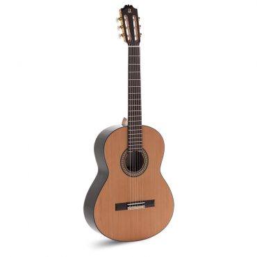 Guitarra Clásica Admira A4 Electrificada