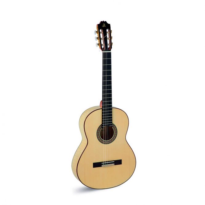 Guitarra Clásica Admira Flamenco F4 Electrificada