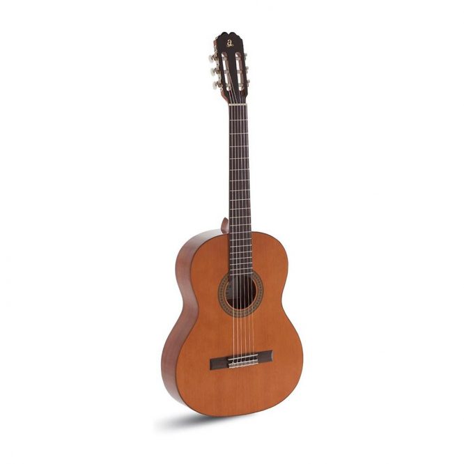 Guitarra Clásica Admira Juanita 3/4 Serie Estudio