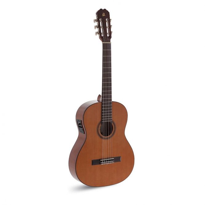 Guitarra Clásica Admira Málaga Electrificada Fishman