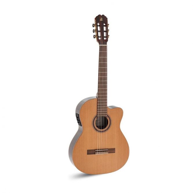 Guitarra Admira Virtuoso Electrificada Fishman