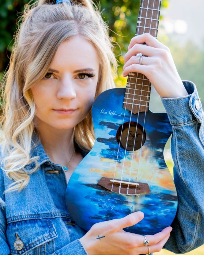 Ukelele Concert Flight AUC-CITY Art Series Elise Ecklund Signature - Imagen 4