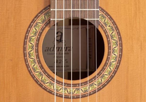 GUITARRA CLÁSICA ADMIRA A2 SATINADA ELECTRIFICADA SERIE ARTESANÍA - Imagen 2